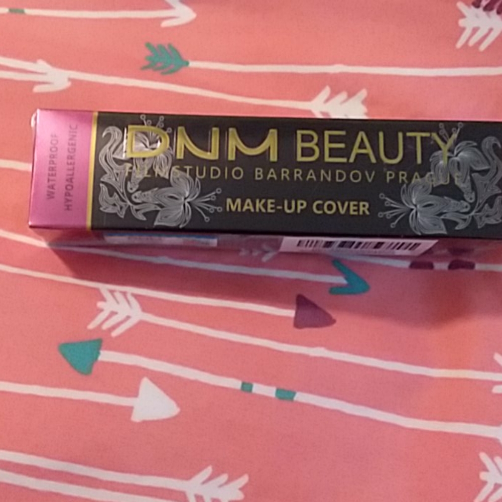 NWT DNM Concealer Light shade